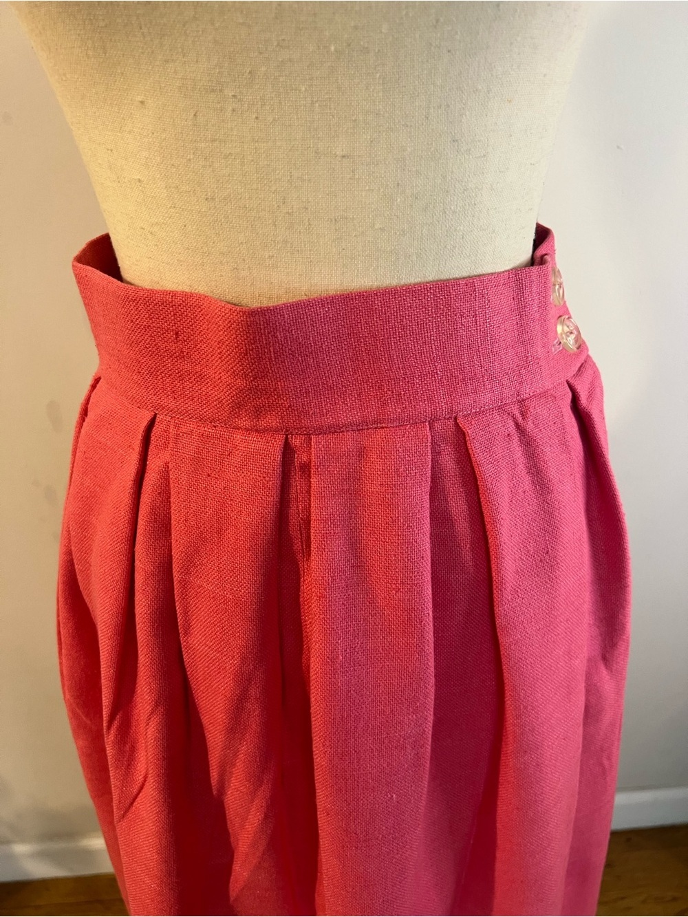 High-Waist Pleated Midi Skirt in Vibrant Pink - Picture 4 of 9